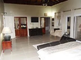 Paradise White House Villa Tower Isle
