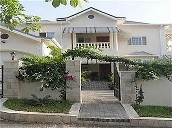 Paradise White House Villa Tower Isle